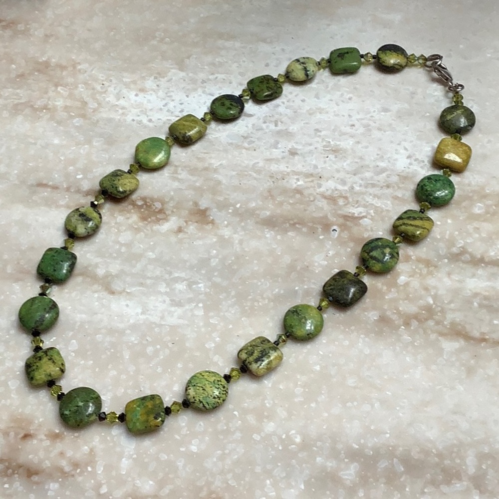 😍 Shades of Green Bead Necklace 18”😍
